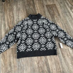 Old Navy Black and White Snowflake Hoodie
